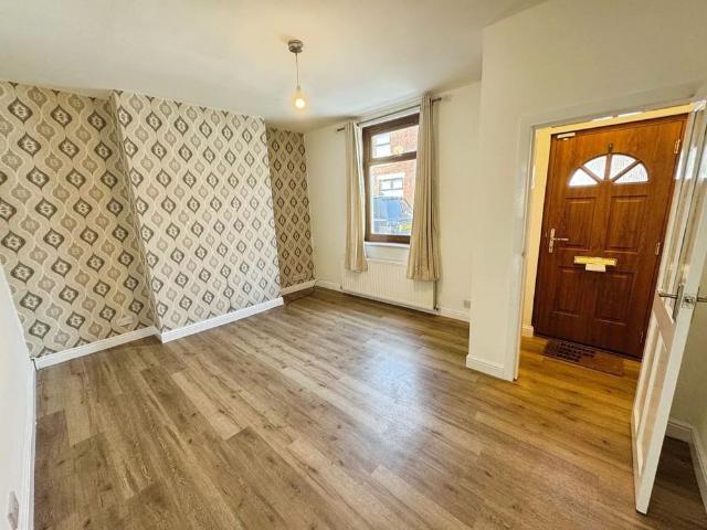 2 bedroom end of terrace house to rent