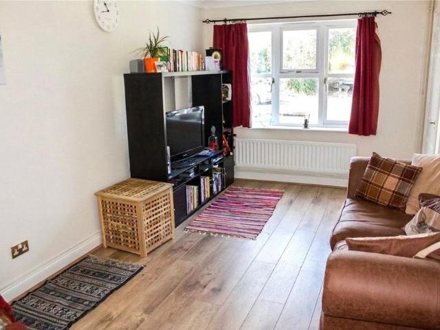 2 bedroom end of terrace house to rent