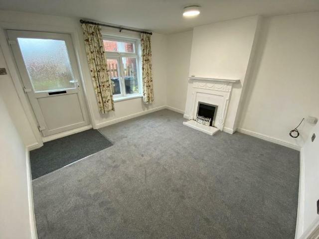 2 bedroom end of terrace house to rent