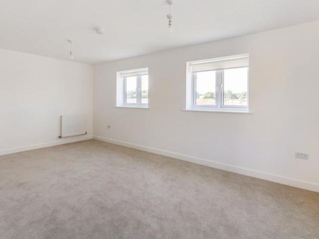 2 bedroom end of terrace house to rent