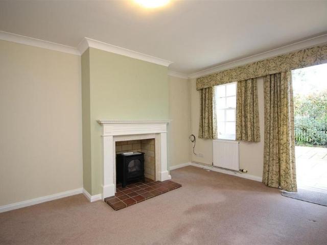 2 bedroom end of terrace house to rent