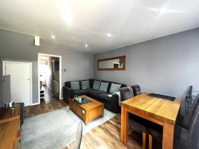 2 bedroom end of terrace house to rent