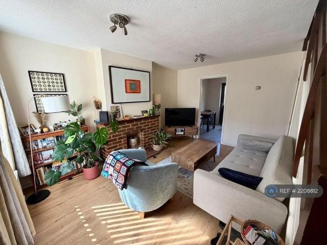 2 bedroom end of terrace house to rent