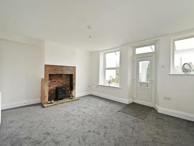 2 bedroom end of terrace house to rent