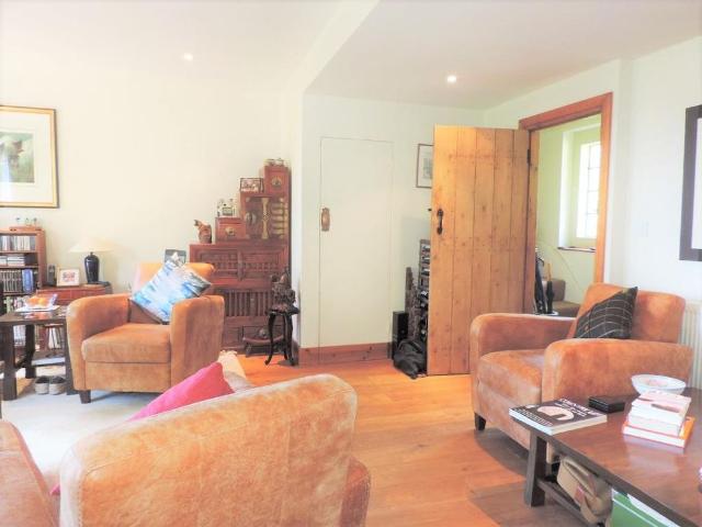 1 bedroom end of terrace house to rent