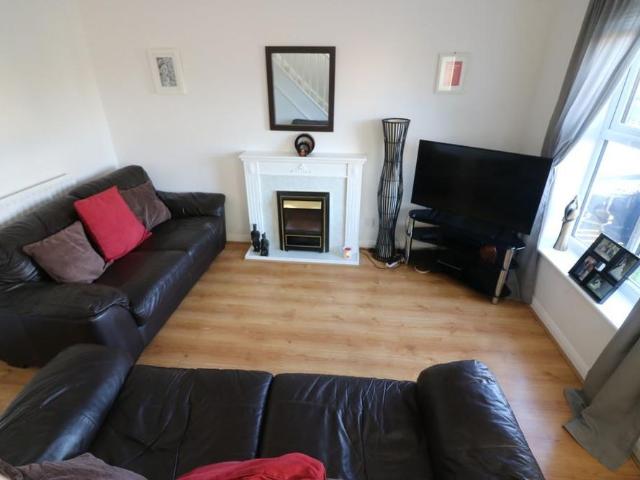 2 bedroom end of terrace house to rent