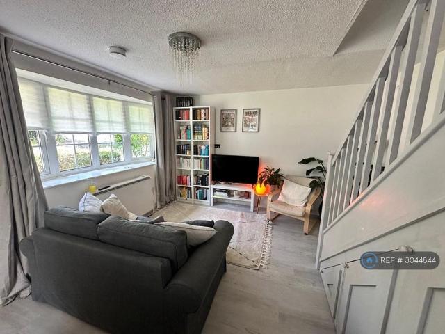 2 bedroom end of terrace house to rent