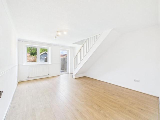 2 bedroom end of terrace house to rent