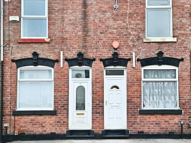 2 bedroom end of terrace house to rent