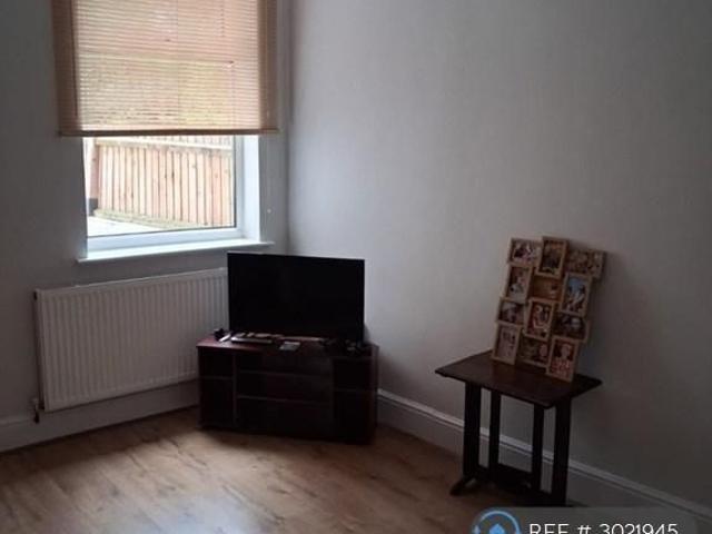 2 bedroom end of terrace house to rent