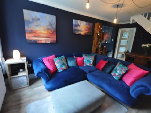 2 bedroom end of terrace house to rent