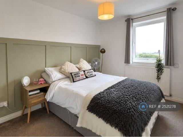2 bedroom end of terrace house to rent