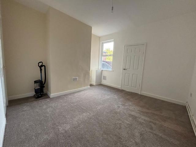 2 bedroom end of terrace house to rent