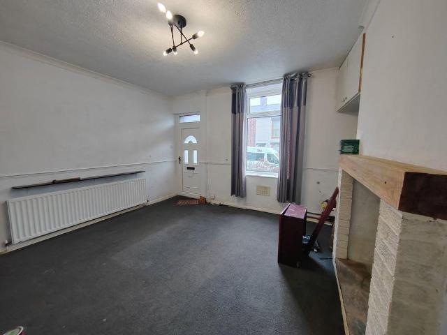 2 bedroom end of terrace house to rent