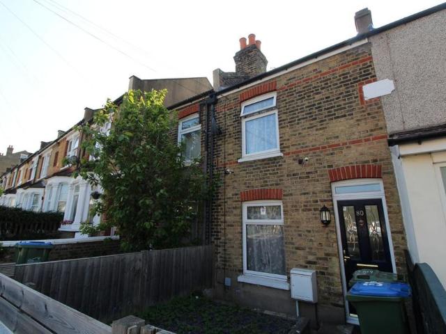 2 bedroom end of terrace house to rent