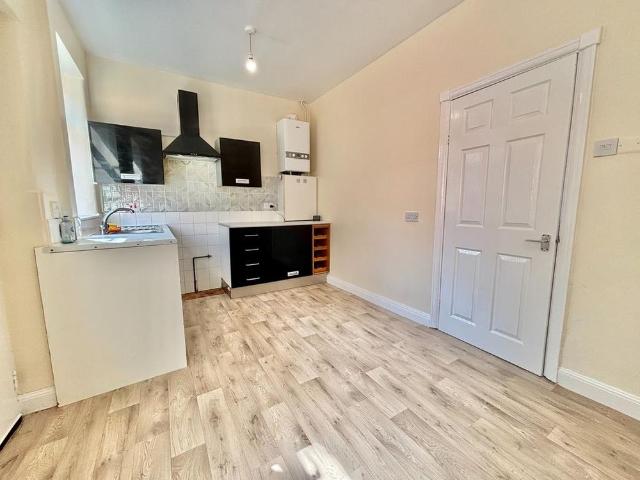 2 bedroom end of terrace house to rent
