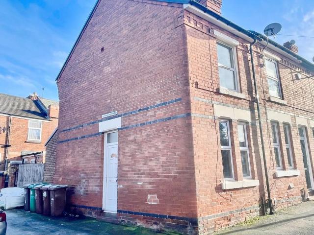 2 bedroom end of terrace house to rent