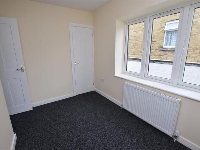 2 bedroom end of terrace house to rent
