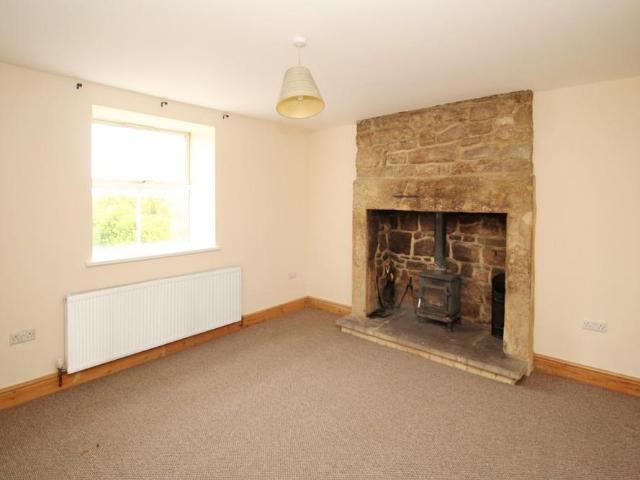 2 bedroom end of terrace house to rent