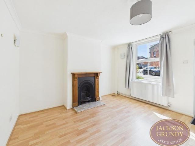 2 bedroom end of terrace house to rent