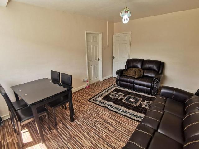 2 bedroom end of terrace house to rent