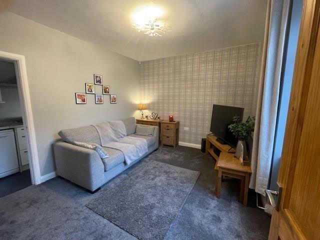 2 bedroom end of terrace house to rent