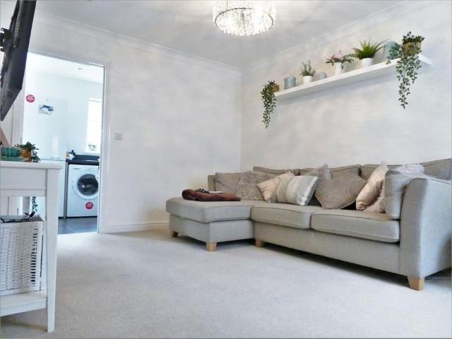 2 bedroom end of terrace house to rent