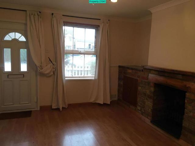 2 bedroom end of terrace house to rent