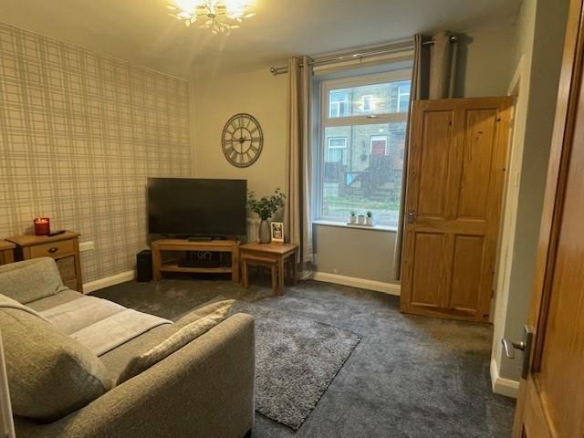 2 bedroom end of terrace house to rent