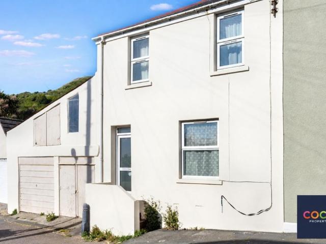 2 bedroom end of terrace house to rent