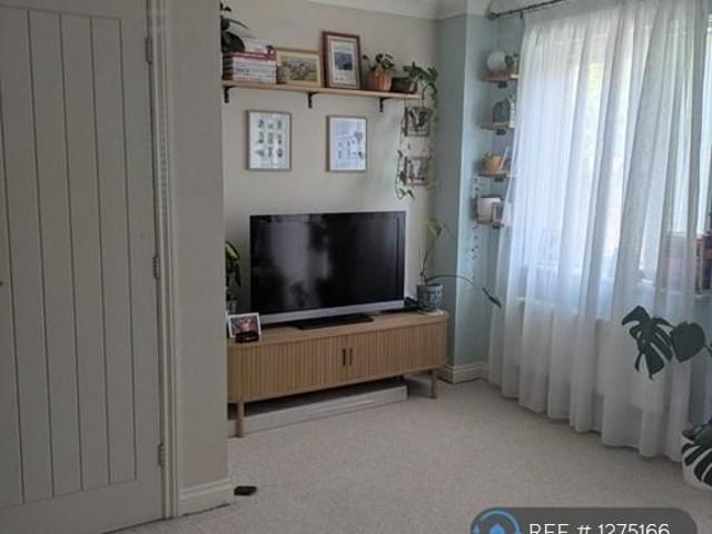 2 bedroom end of terrace house to rent