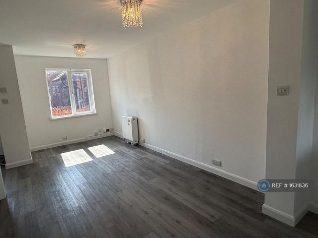 2 bedroom end of terrace house to rent
