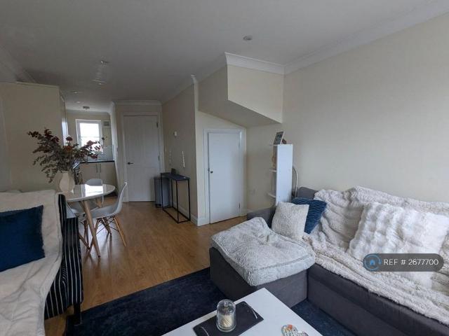 2 bedroom end of terrace house to rent