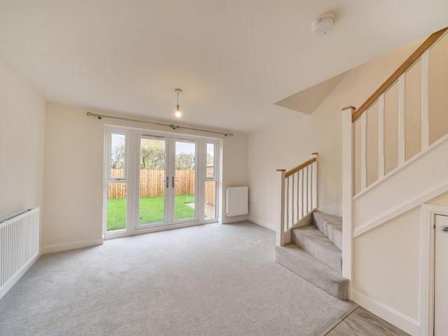 2 bedroom end of terrace house to rent