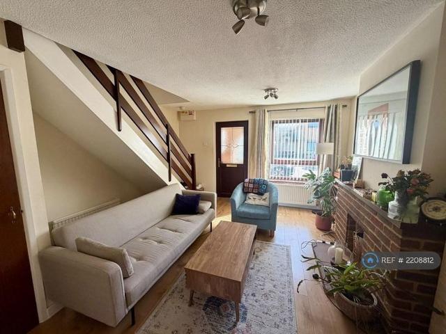 2 bedroom end of terrace house to rent
