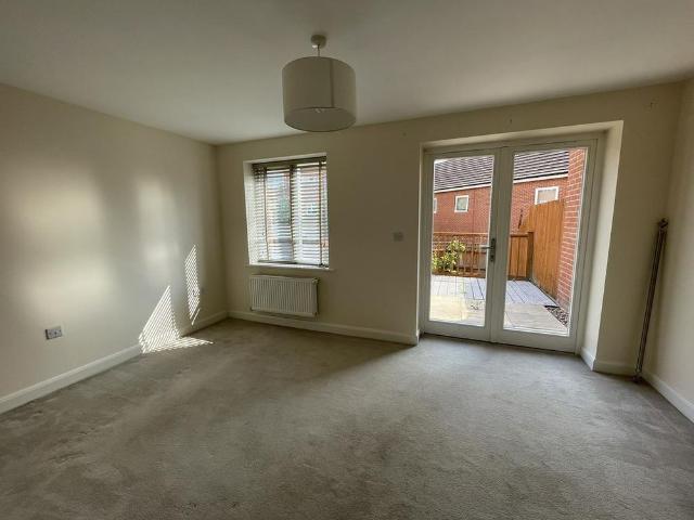 2 bedroom end of terrace house to rent