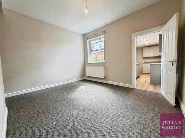 2 bedroom end of terrace house to rent