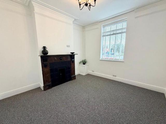 2 bedroom end of terrace house to rent