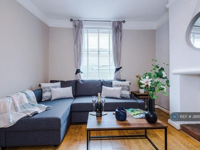 2 bedroom end of terrace house to rent