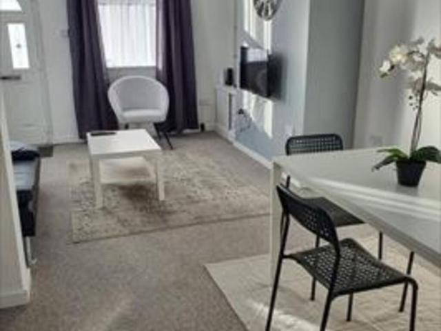 2 bedroom end of terrace house to rent