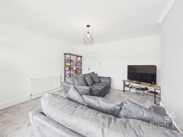 2 bedroom end of terrace house to rent