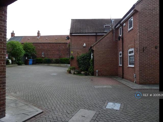 2 bedroom end of terrace house to rent
