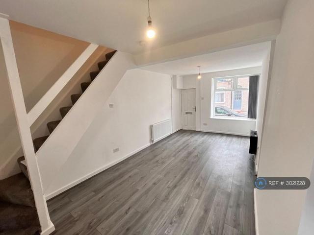 2 bedroom end of terrace house to rent