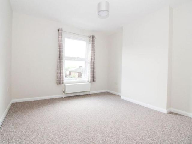2 bedroom end of terrace house to rent