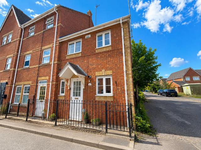 2 bedroom end of terrace house to rent