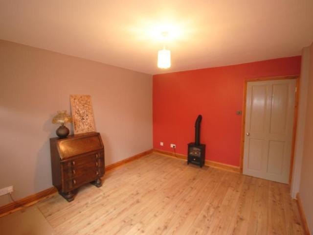 2 bedroom end of terrace house to rent