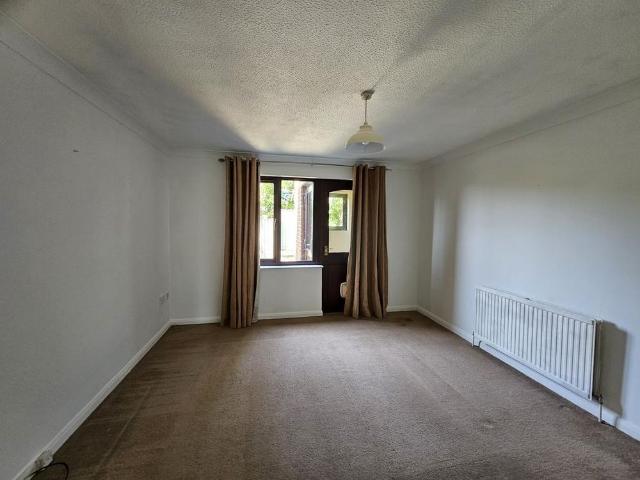 2 bedroom end of terrace house to rent