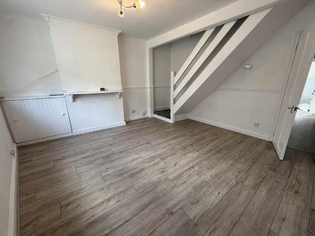2 bedroom end of terrace house to rent