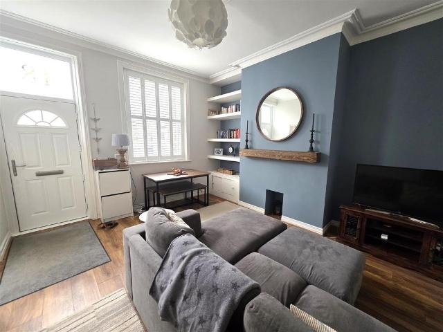 2 bedroom end of terrace house to rent