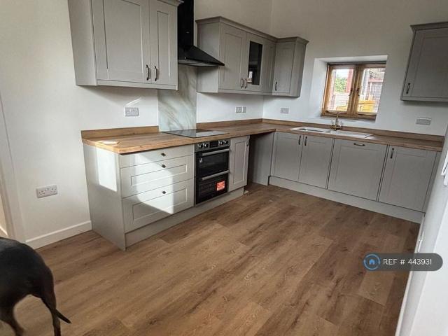 2 bedroom end of terrace house to rent